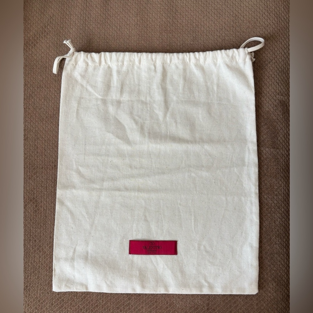 Pre-owned authentix Valentino Garavani dust bag